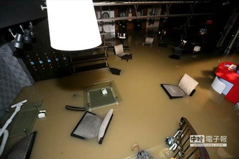 暴雨地震齐袭台湾 台北一天下了一个月的雨|台